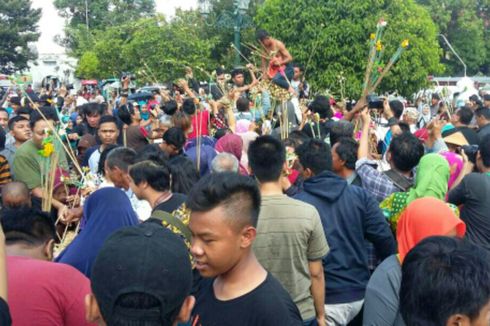 Keraton Yogyakarta Gelar Tradisi Grebeg Syawal, 7 Gunungan Diserbu