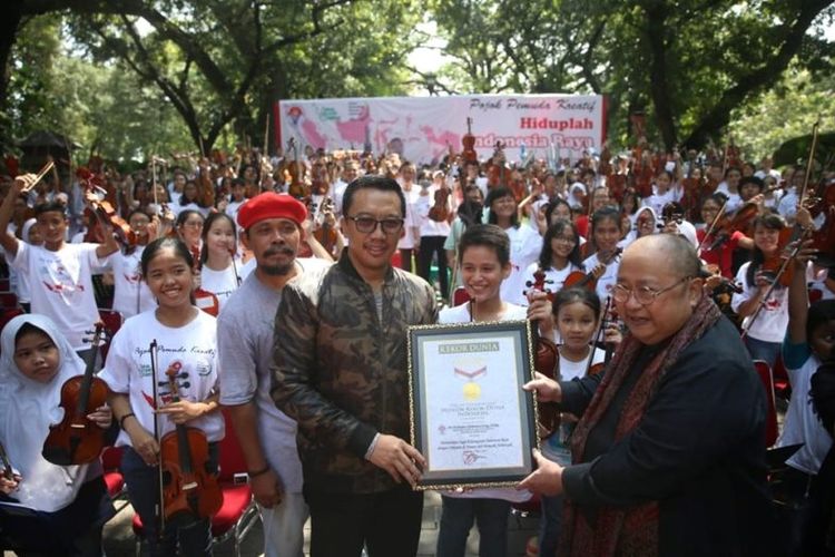 Konser Indonesia Raya dan Memainkan Lagu Indonesia Raya Dengan Orkestra di Taman oleh Pemain Terbanyak berhasil memecahkan Rekor MURI bahkan Rekor Dunia, hal ini disampaikan Menpora Imam Nahrawi