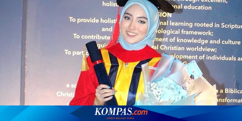 Pakai Toga, Nabilah Ayu Eks JKT48 Wisuda Halaman all - Kompas.com