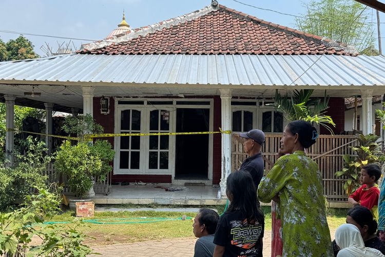Suasana rumah korban pembunuhan seorang bocah asal Deaa Sambisirah, Kecamatan Wonorejo, Kabupaten Pasuruan, Jawa Timur yang diduga dilakukan oleh tetangganya sendiri, Sabtu (09/08/2025) 