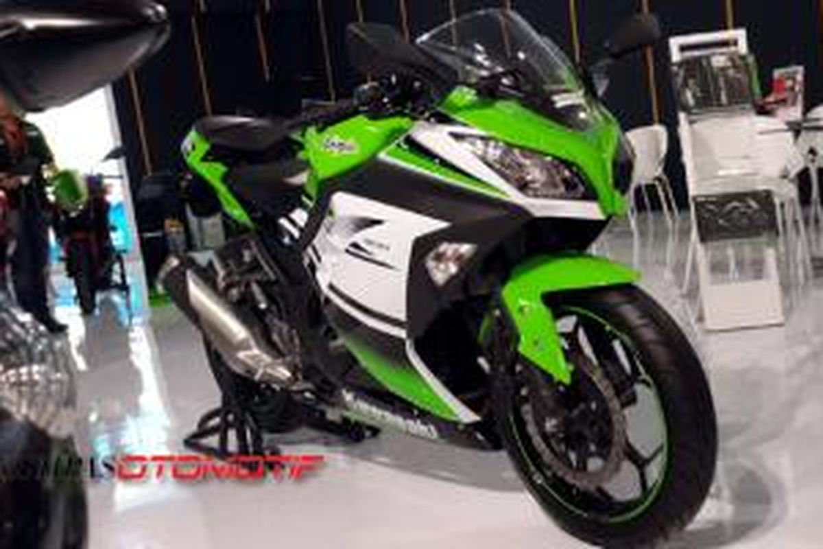 Kawasaki Ninja 300 di IIMS 2015.