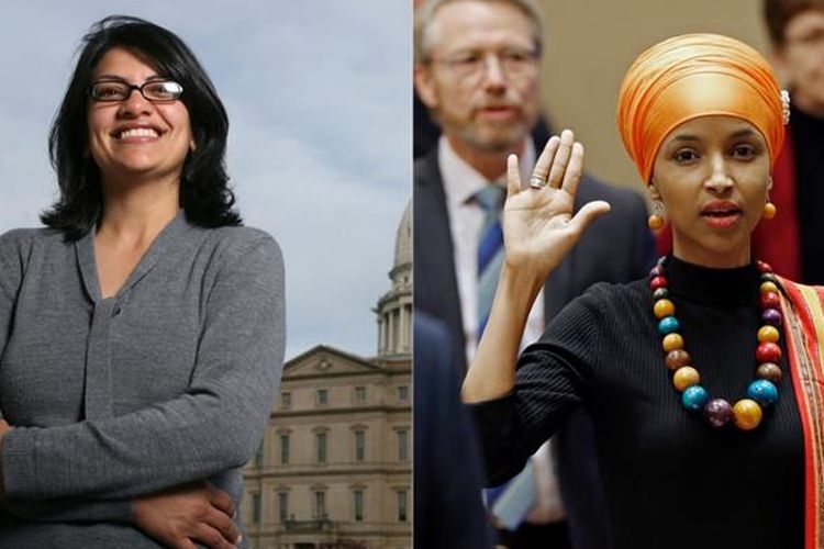 Rashida Tlaib (kiri) dan Ilhan Omar. Dua perempuan Muslim pertama yang menduduki jabatan sebagai anggota Kongres Amerika Serikat.