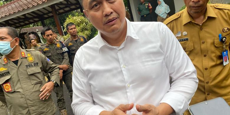 Bupati Lebak meninjau proyek infrastruktur