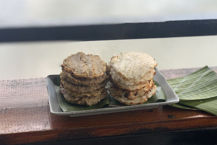 Kue neraka rasa surga telah lama disematkan pada bika talago, camilan khas Koto Baru, Kabupaten Tanah Datar, Sumatera Barat.