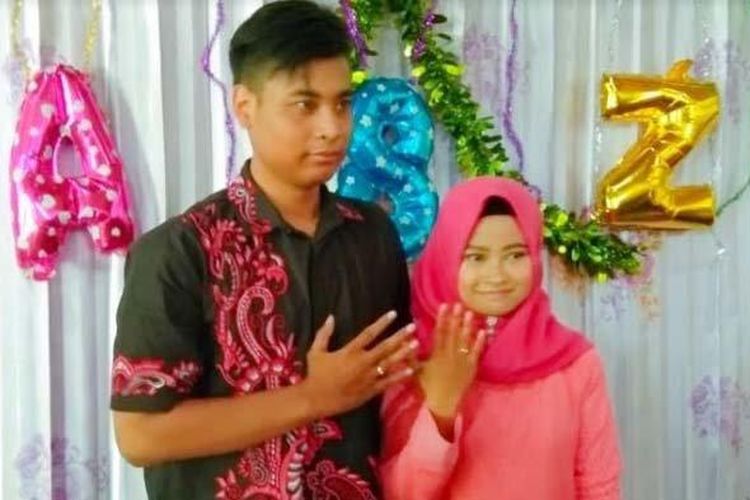 Ponari saat bertunangan dengan Aminatuz Zuroh (Sumber: SURYA.co.id/ist)