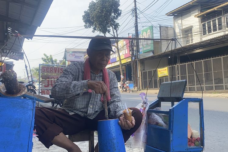 Kisah Perjuangan Dadi, Lansia Asal Cianjur yang Mengais Rezeki di Sukabumi