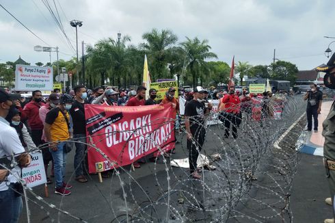 Protes Buruh Perkebunan Jember: Penuhi Hak-hak Kami, Gaji Kami Sesuai UMK