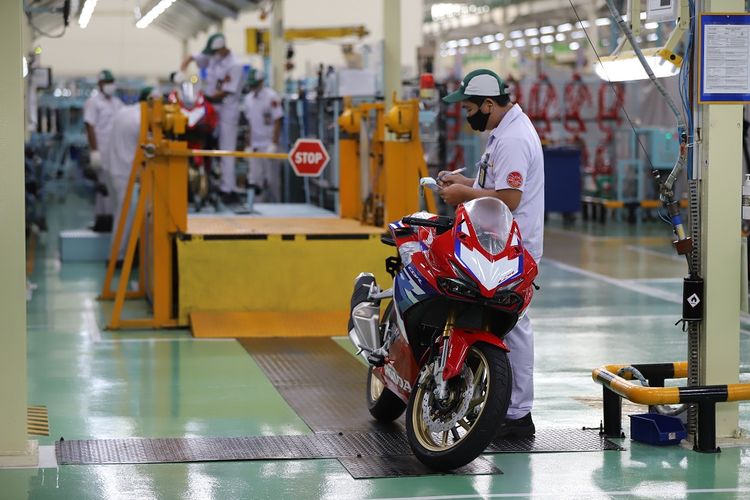 Honda New CBR250RR usai diproduksi di pabrik motor Honda atau AHM Karawang Plant
