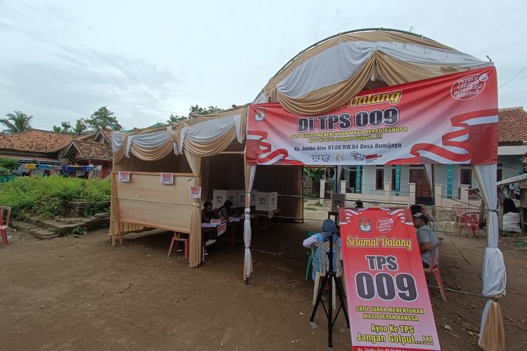 suasana pencoblosan lanjutan di TPS 9 Kampung Jambu Alas, Desa Bumijaya, Kecamatan Ciruas, Kabupaten Serang, Banten