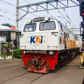 Ilustrasi kereta api. Diskon tiket kereta api 30 persen. Diskon tiket kereta api Nataru 2025/2026. Daftar kereta api diskon 30 persen Nataru 2025/2026.