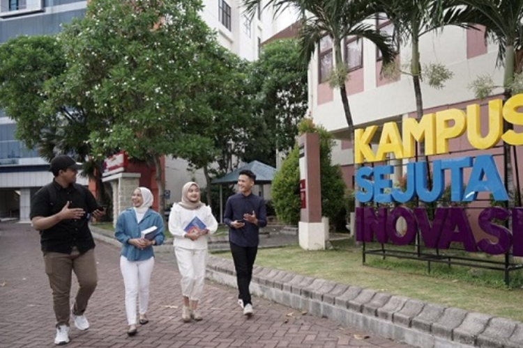 Universitas Muhammadiyah Surabaya (UM Surabaya) membuka penerimaan mahasiswa baru jalur nilai UTBK 2023.
