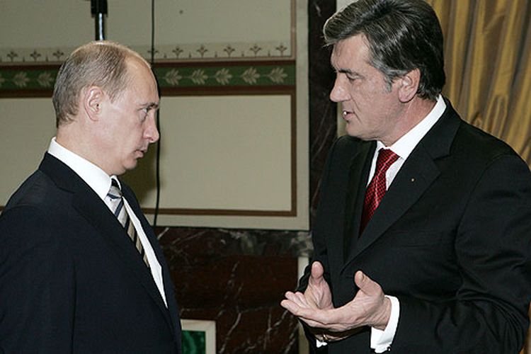 Vladimir Putin dan Viktor Yushchenko bulan Februari 2008.