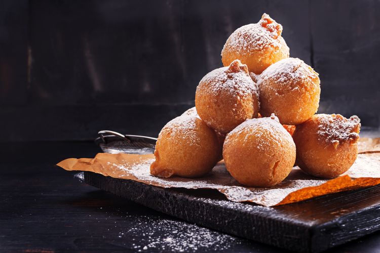 Ilustrasi zeppole, roti goreng dari Italia. 