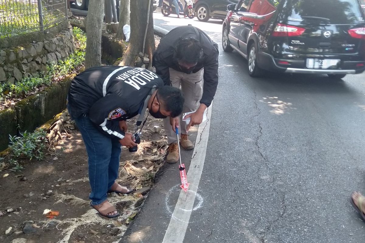 Polisi lakukan olah TKP di Jalan Sapi Perah, Pondok Ranggon, Jakarta Timur, Kamis (17/9/2020)