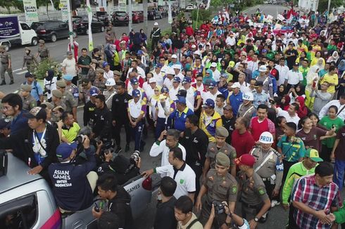 Ada Aksi Manuver F-16 Saat Obor Asian Games Diarak di Pekanbaru