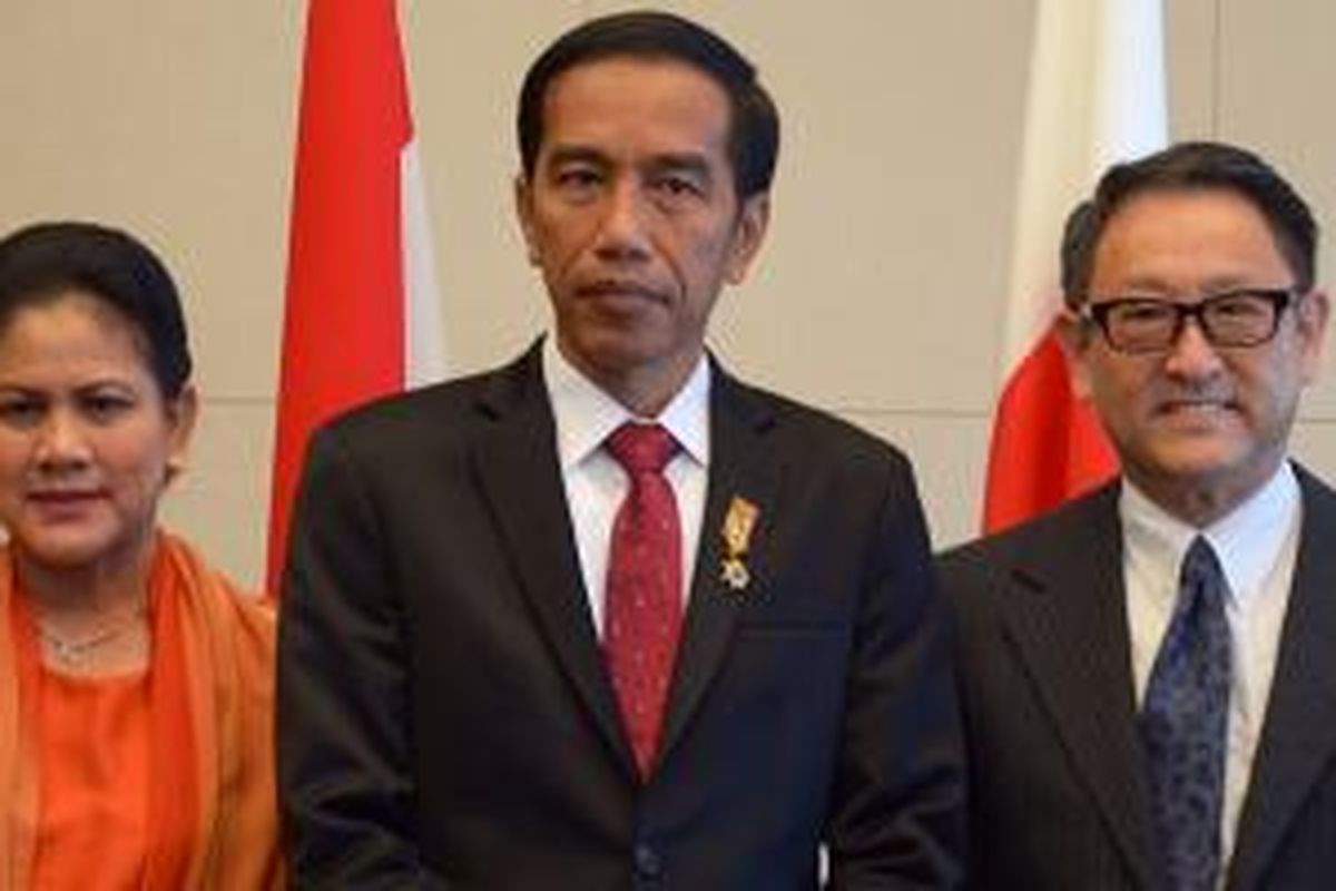 Presiden RI Joko Widodo bersama Ibu Negara, Iriana, dan Presiden Toyota Akio Toyoda