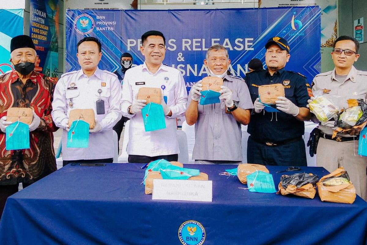 Bea Cukai dan BNNP Banten berhasil menyita dan memusnahkan barang bukti terkait jaringan narkotika di Tangerang, Rabu (24/4/2024)
