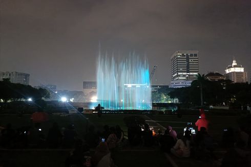 Kerennya Atraksi Air Mancur di Monas, Wisatawan Kagum dan Tepuk Tangan Meriah