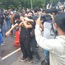 Acungkan Jari Tengah ke Massa Aksi, Pria Diduga Provokator Ditangkap Polisi di Patung Kuda