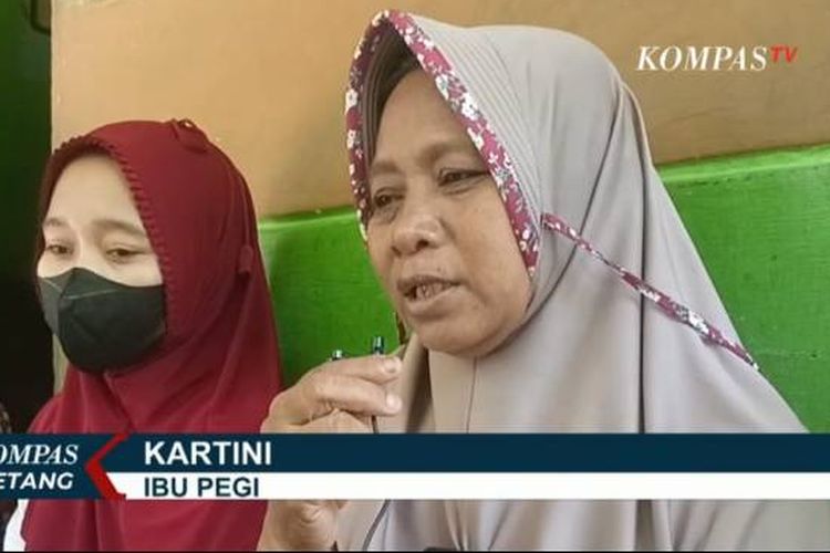Ibu Pegi Setiawan, Kartini meminta bantuan Presiden Joko Widodo (Jokowi) untuk membebaskan anaknya yang saat ini berstatus tersangka kasus pembunuhan Vina, Kamis (30/5/2024). 