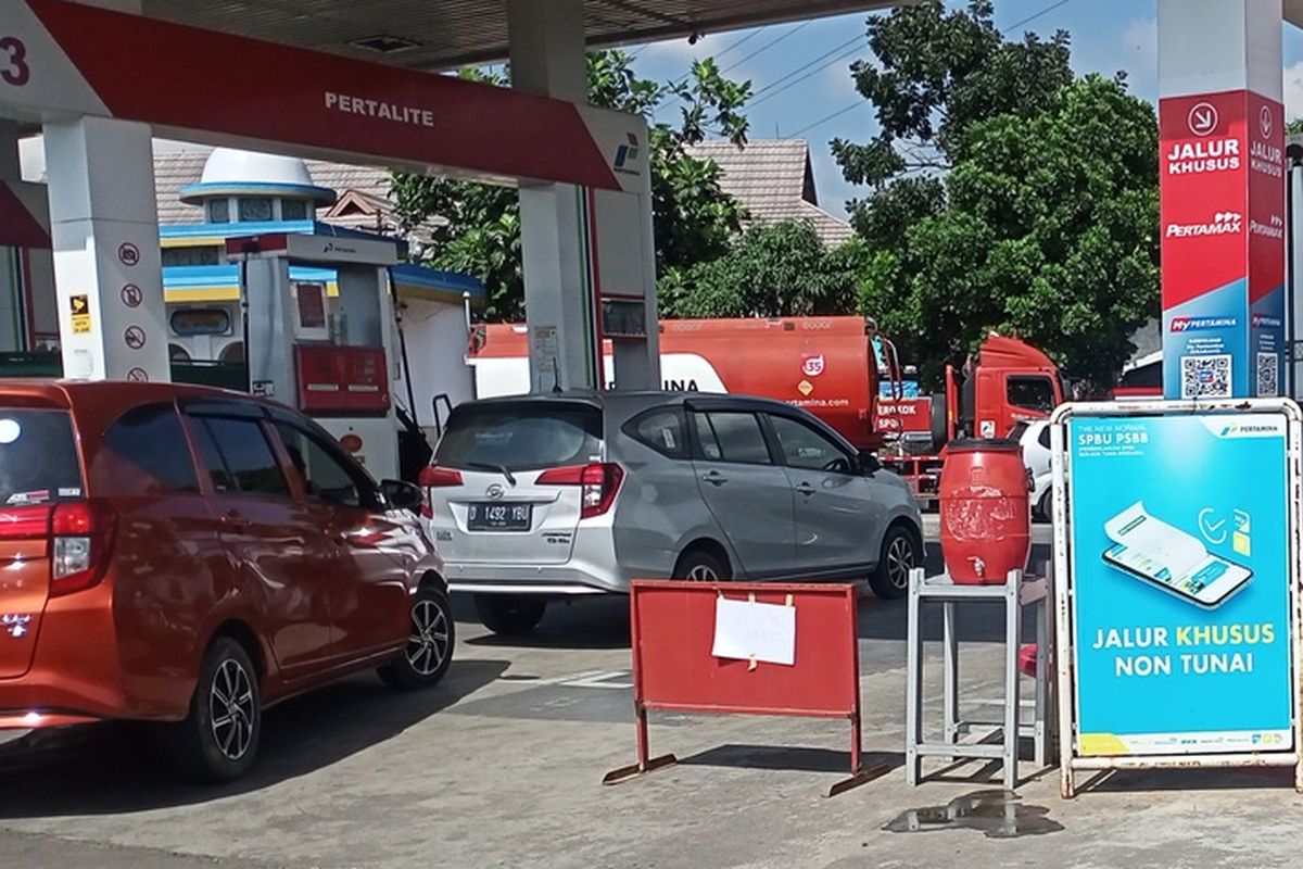 Penggunaan Aplikasi Mypertamina untuk membeli Bahan Bakar Minyak (BBM) jenis Pertalite dan Solar bersubsidi dikeluhkan supir angkot di Kabupaten Bandung, Jawa Barat.