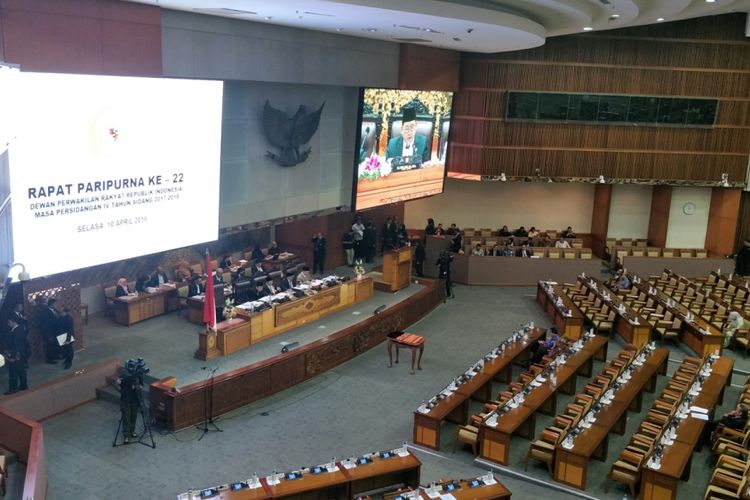 Rapat Paripurna ke-22 Masa Persidangan IV Tahun Sidang 2017-2018, di Kompleks Parlemen, Senayan, Jakarta, Selasa (10/4/2018).