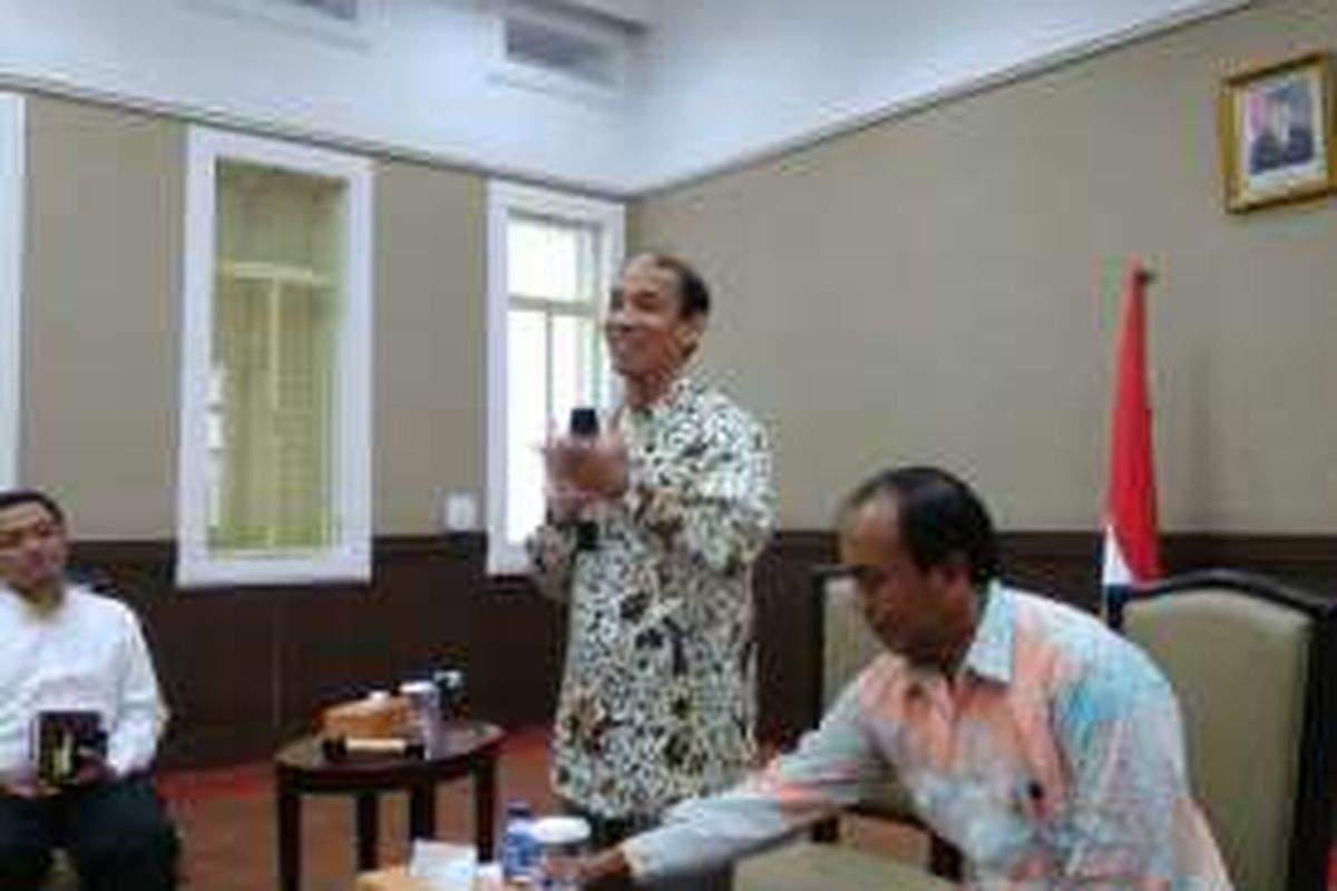 Menteri Energi dan Sumber Daya Mineral (ESDM) Arcandra Tahar saat perbincangan dengan media, di kantornya, Jakarta, Jumat (29/7/2016)