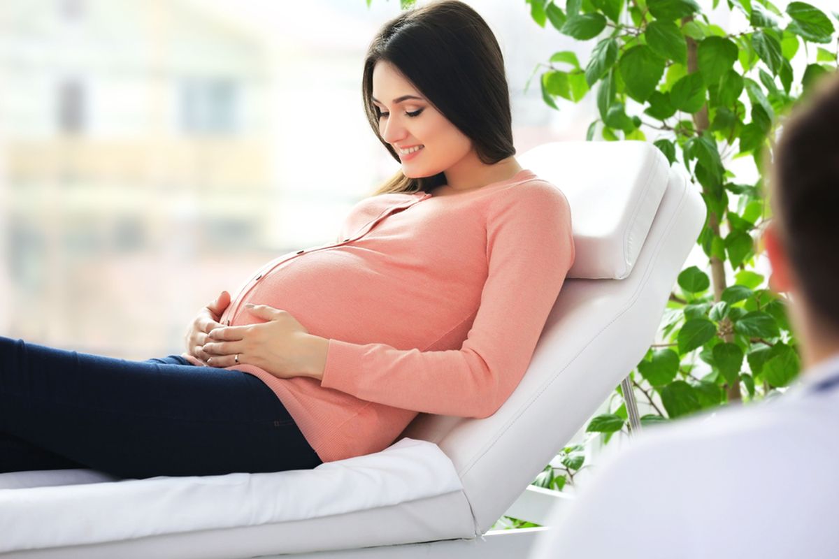 Ilustrasi ibu hamil di tengah pandemi virus corona.