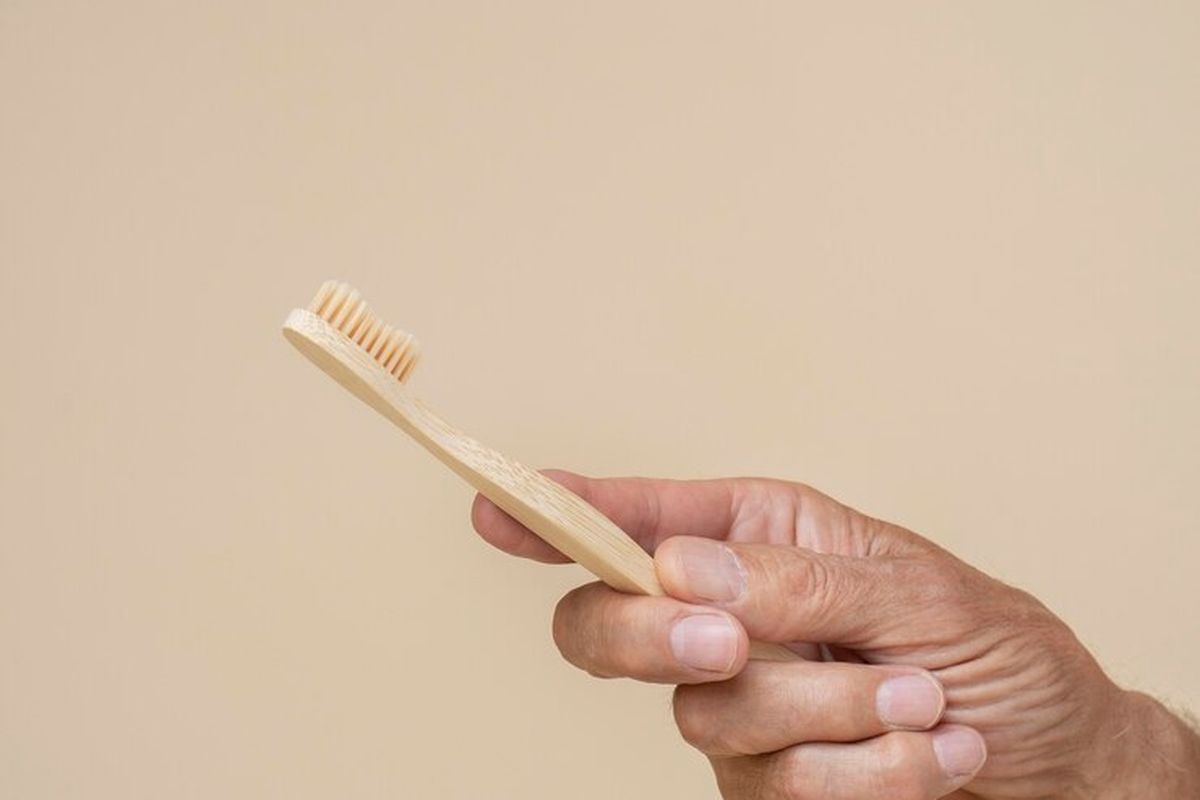 Nakagulat! Toothbrush Natigil sa Bituka ng Isang Lalaki sa Loob ng Mahigit 5 Dekada, Kinailangan Pang Operahan