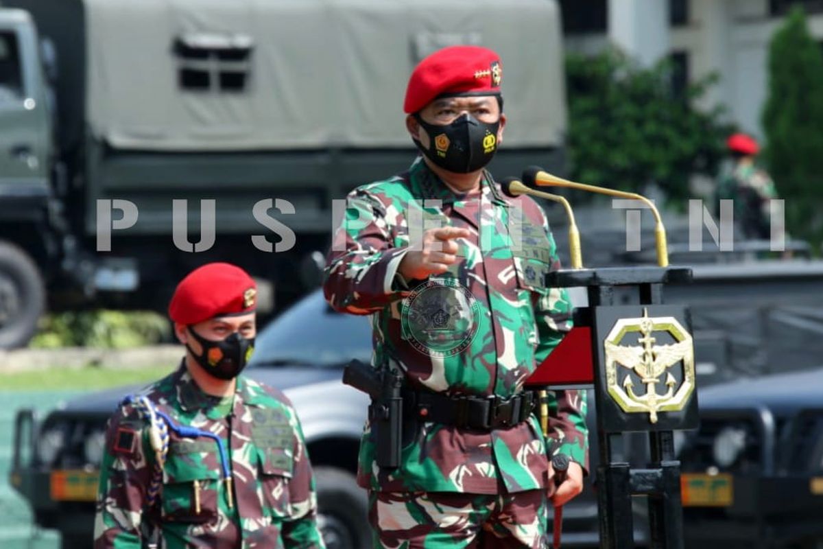 Indonesian Armed Forces Commander Air Marshal Hadi Tjahjanto at a review of Kopassus Army Special Forces troops at Cijantung, Jakarta [19/11/2020]