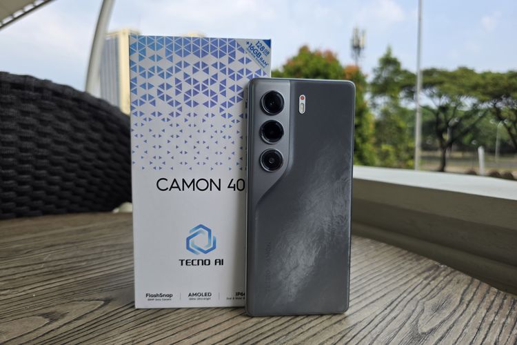 Membuka Kotak Kemasan Tecno Camon 40 Versi Indonesia, Masih Dapat Adaptor Charger