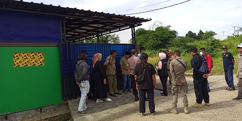 Kondisi rumah US, warga asal Kecamatan Rancabungur, Kabupaten Bogor, Jawa Barat, yang hidup kembali setelah sebelumnya dinyatakan meninggal dunia, Selasa (15/11/2022).