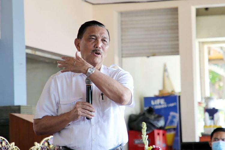 Menteri Koordinator Bidang Kemaritiman dan Investasi Luhut Binsar Pandjaitan sedang menjadi pembicara dalam acara restorasi terumbu karang, di Nusa Dua, Bali, Rabu (19/8/2020).
