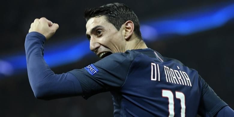 Bintang Paris Saint-Germain, Angel Di Maria, merayakan golnya seusai membobol gawang Barcelona pada pertandingan pertama babak 16 besar Liga Champions, 14 Februari 2017.  