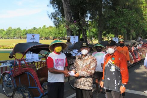 Senyum Ratusan Tukang Becak Saat Terima Santunan Ramadhan, Tusiyo: Cari Rezeki Itu Susah