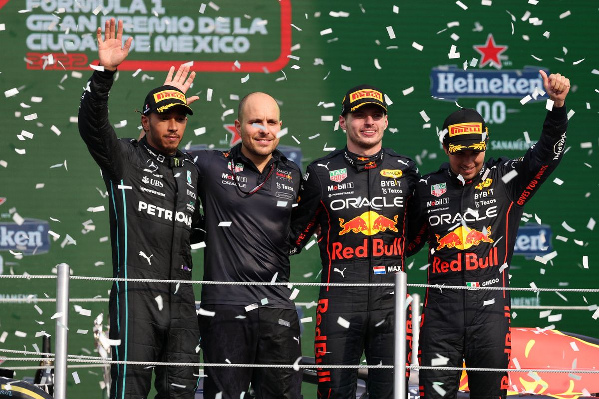 Dua pembalap Tim Red Bull Racing kembali berhasil
mempersembahkan podium kemenangan di F1 Meksiko