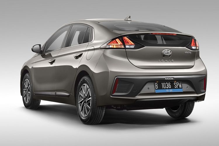 Sedan Hyundai Ioniq Electric 