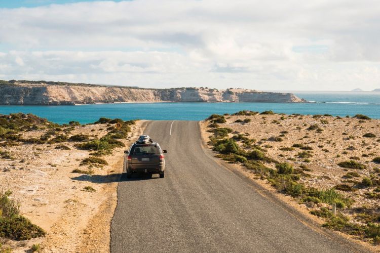 Menikmati road trip yang melalui Coffin Bay National Park, South Australia.