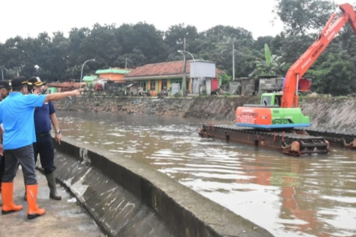 Kali Cipinang, Kramat Jati, Jakarta Timur, Minggu (1/3/2020).