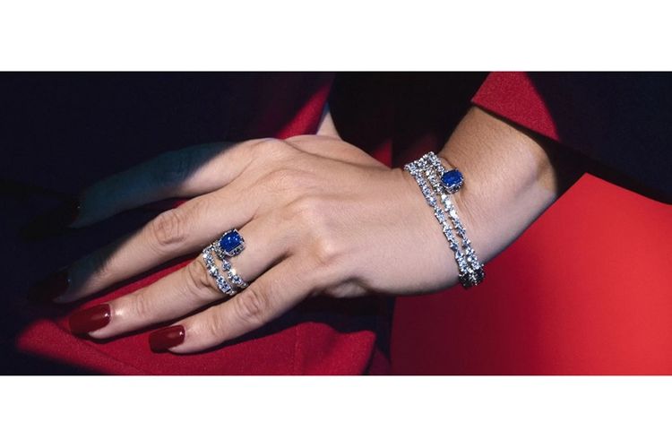 precious stone ring yang ada di MONDIAL.