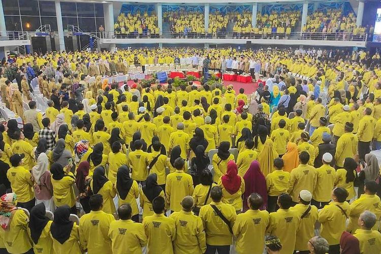 Ekspose Akhir Tahun Pemkot Balikpapan dihadiri Ketua RT se-Balikpapan yang mengenakan seragam kuning