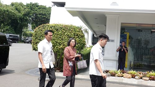 Diminta Timnas Anies-Muhaimin Hadiri Sidang MK, Sri Mulyani Senyum dan Geleng-geleng Kepala