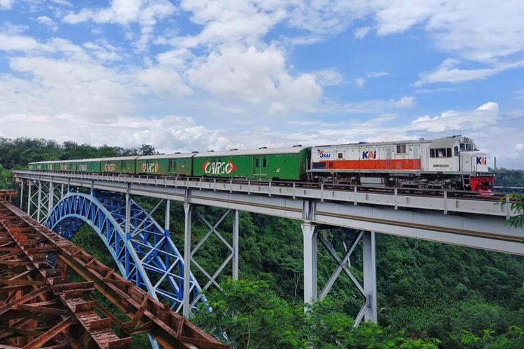 Kereta angkutan barang KAI