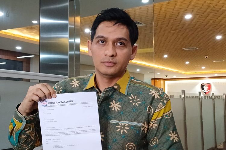 Lucky Hakim usai diperiksa sebagai saksi kasus Ponpes Al Zaytun di Bareskrim Polri, Jakarta Selatan, Jumat (14/7/2023). 