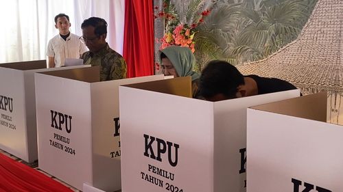 Momen Mahfud dan Keluarga Kompak Coblos Bareng di Sleman