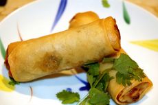 Resep Lumpia Goreng Kulit Rice Paper, Sajikan dengan Saus Cocolan