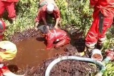 Pemadaman Karhutla di Dumai, Petugas Gali Gambut Pakai Tangan Cari Sumber Air