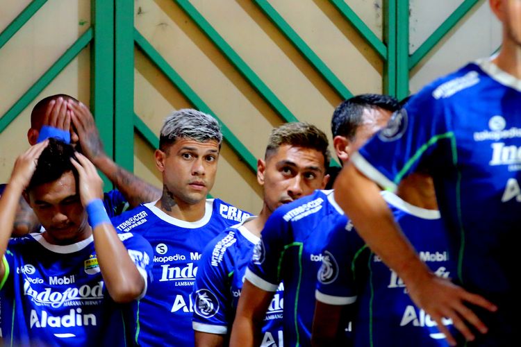 Pemain Persib Bandung Ciro Alves sebelum pertandingan pekan ke-19 Liga 1 2022-2023 melawan Madura United yang berakhir dengan skor 0-1 di Stadion Gelora Ratu Pamelingan Pamekasan, Jumat (20/1/2023) malam.