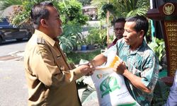 Pemkab Blora Salurkan Ratusan Ton Beras untuk Masyarakat Kurang Mampu
