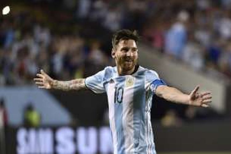 Lionel Messi merayakan gol Argentina ke gawang Panama pada laga Copa America Centenario, Jumat (10/6/2016). 